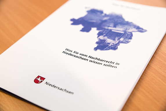 Broschüre zum Nachbarschaftsrecht des niedersächsischen Justizministeriums