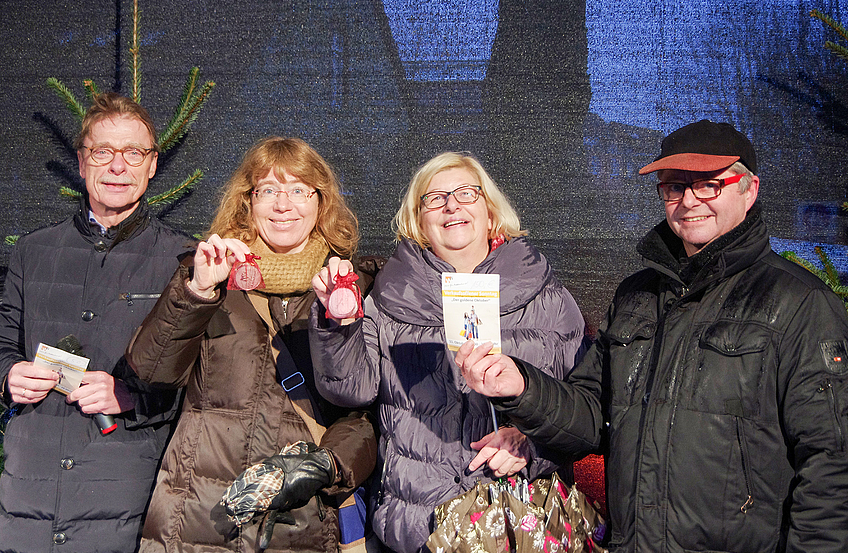 Freuten sich gemeinsam über die Gewinne: Heiner Leerkamp, Sigrid Tepe, Anja Knigge und Hans-Jürgen Klumpe (von links).