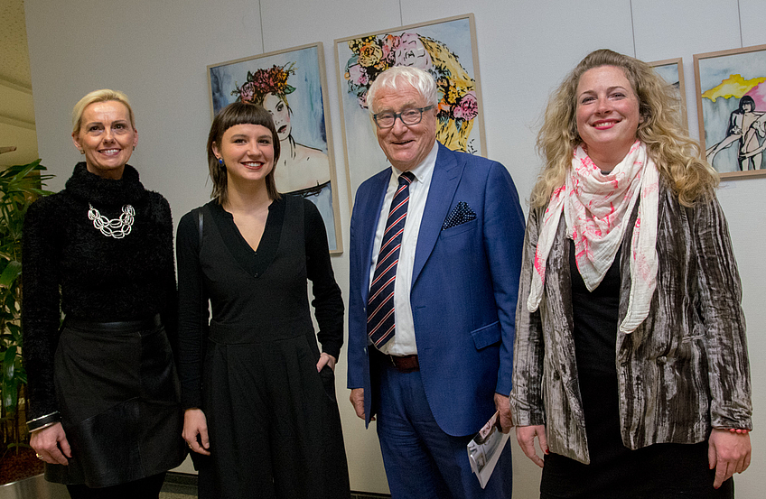 Margret Terglane (Gemeinde Wallenhorst), Katrin Lazaruk, Alfred Lindner und Dr. Melanie Kubandt (von links) freuen sich auf die Ausstellung „Von Zeit zu Zeit zu zweit“.