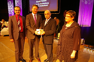 Preisübergabe mit (von links) Christian Böwer, Ulrich Belde, Horst Klose und Laure Meierrose. 