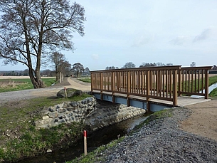 Erneuerte Fuß- und Radwegbrücke am Erftenbecksweg