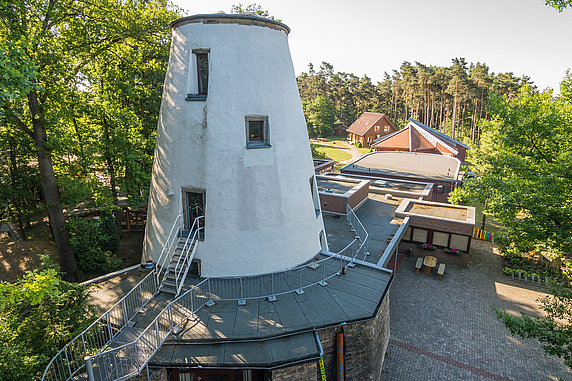 Die Hollager Mühle mit Pavillon und Blockhaus