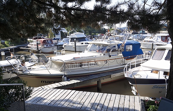 Der Yachthafen am Stichkanal in Hollage