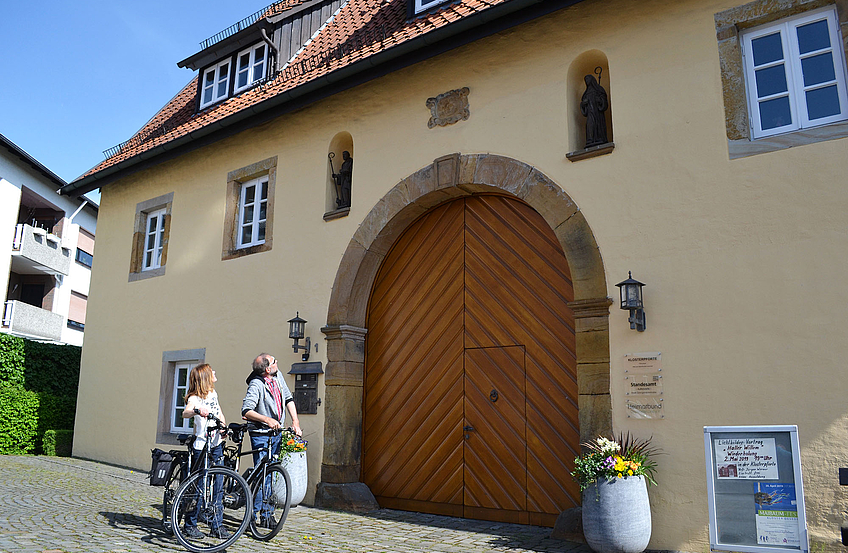 Für Radler, die nach der Eröffnung weitere spannende Orte und ihre Geschichten entdecken möchten, ist die Klosterpforte in Georgsmarienhütte eine von insgesamt 46 Stationen entlang der Route. Foto: pro-t-in GmbH