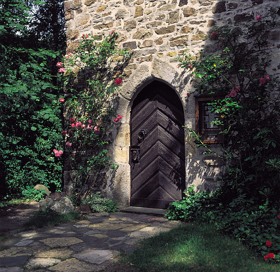 Romantik pur: Die Alte Kirche zu Wallenhorst erfreut sich großer Beliebtheit – nicht nur bei Brautpaaren.