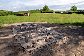 Das jungsteinzeitliche Steinpflaster diente als Unterbau einer aufwendigen Grabanlage.