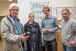 v.l.: Hubert Grobecker (e&u energiebüro), Sarah Gaubitz (Grundschule Lechtingen), Stefan Sprenger und Michael Fähmel