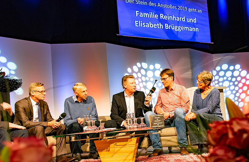 Im Gespräch über Familie und Ehrenamt (von links): Bürgermeister Otto Steinkamp, Reinhard Brüggemann, Ludger Abeln, Martin Brüggemann und Elisabeth Brüggemann.