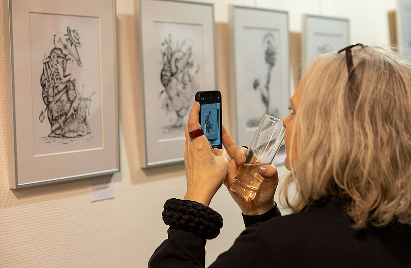 Impressionen der Vernissage zu Jérémy Piquets „Fantastische Welten“ im Wallenhorster Rathaus.