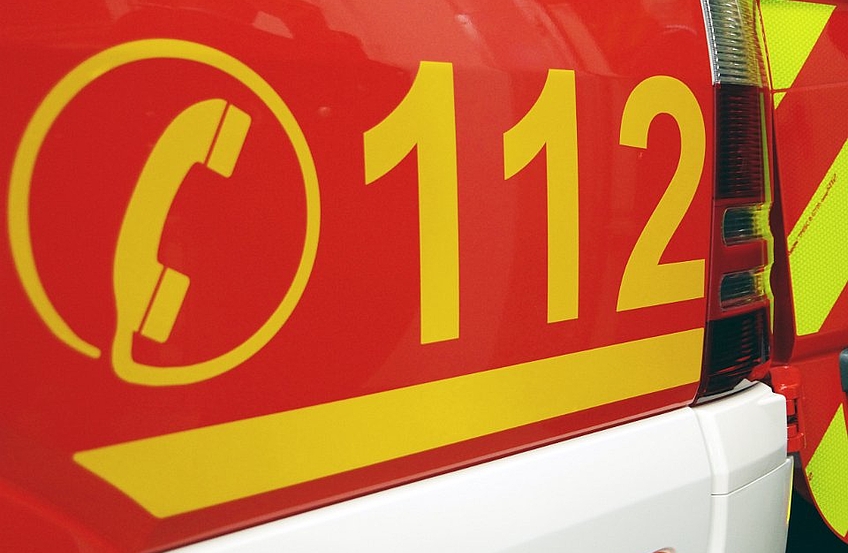 In Notfällen (Verletzungen und Brände) bitte sofort die Feuerwehr/den Rettungsdienst über die Rufnummer 112 verständigen.